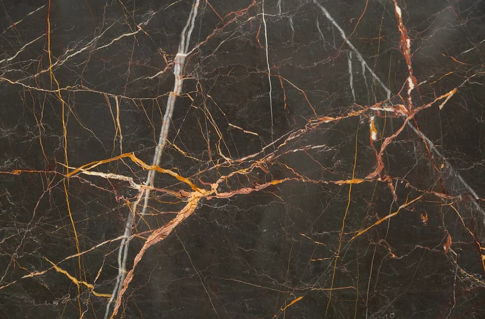 Mármol Nero Dorato, mármol natural del catálogo Stonehaus
